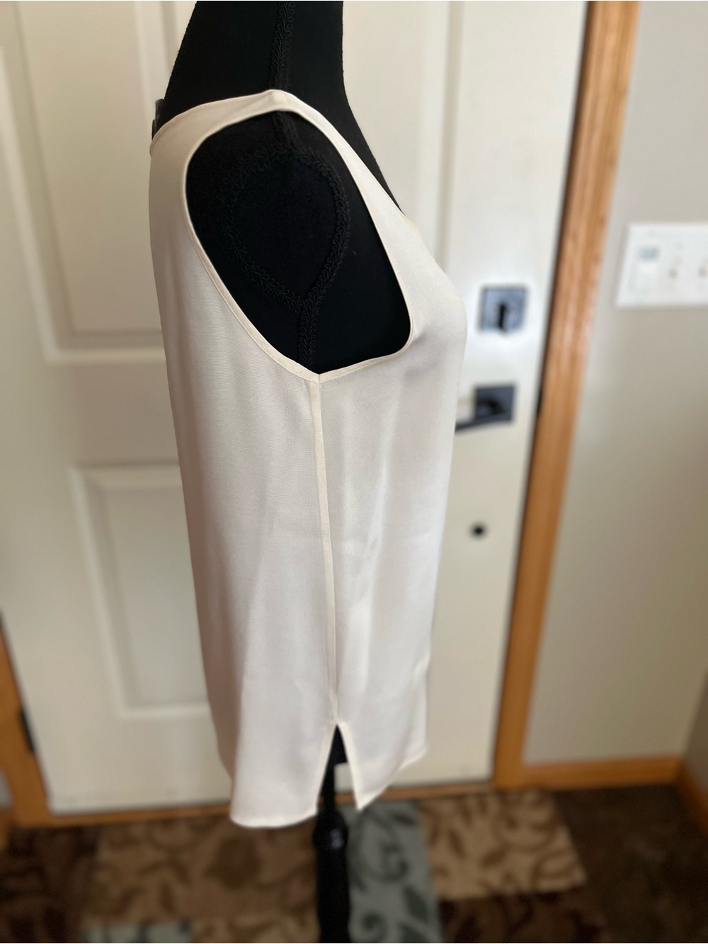 Neiman Marcus 100% silk ivory/ cream color pullover sleeveless tank top. Medium - Picture 2 of 11